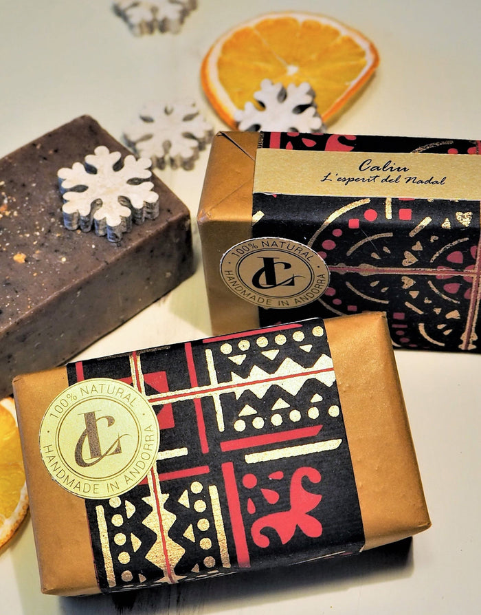 <b> Edición especial de Navidad</b><p>Indicado para pieles normales a secas- Caliu</b><p>Jabón de naranja y especias <p> Edición Limitada Navidad - Capricho de Luna