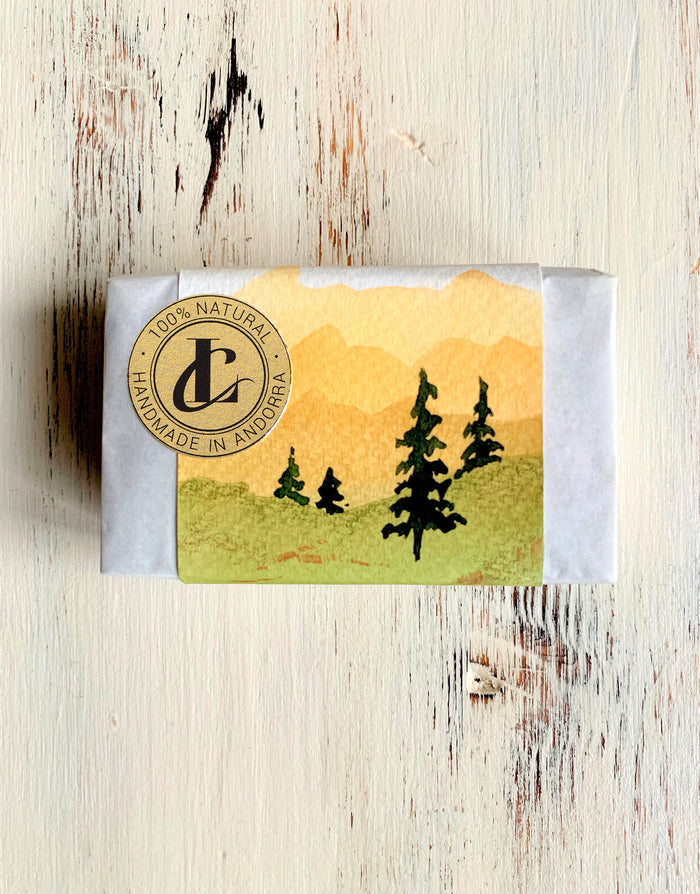 <b>Carícia d'Andorra por Capricho de Luna</b><p>Indicado para pieles secas</b>- Carícia d'Andorra por Capricho de Luna</b><p>Jabón de espirulina y coníferas - Capricho de Luna